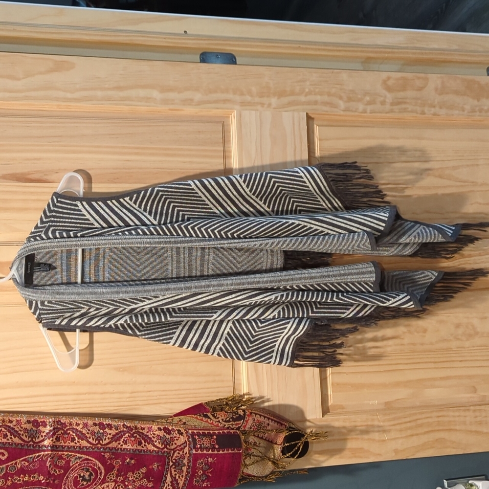 NWOT Forever 21 Fringe Sweater